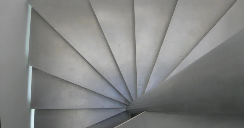 What are the 5 steps of crisis management?